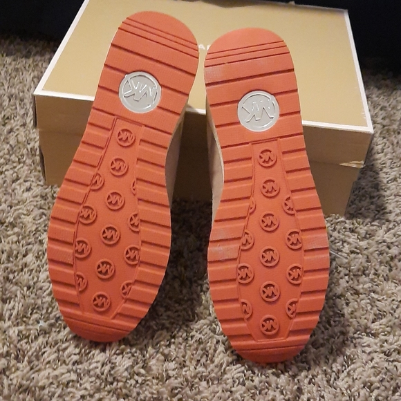 Micheal Kors Lula Trainer - Picture 3 of 4